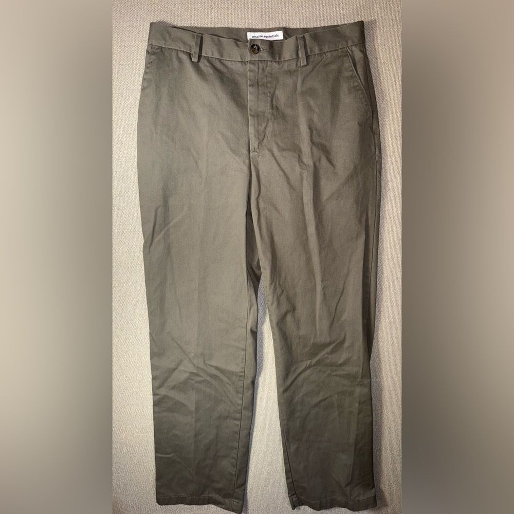 Amazon Essentials size 34w x 32l Men's Khaki Chinos pants